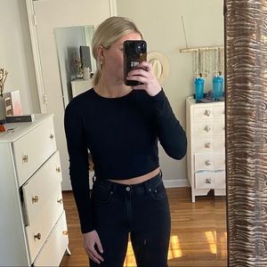 Black crop long sleeve